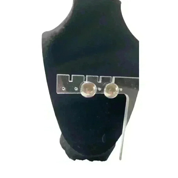 Silver Toned stud earrings - Picture 1 of 2